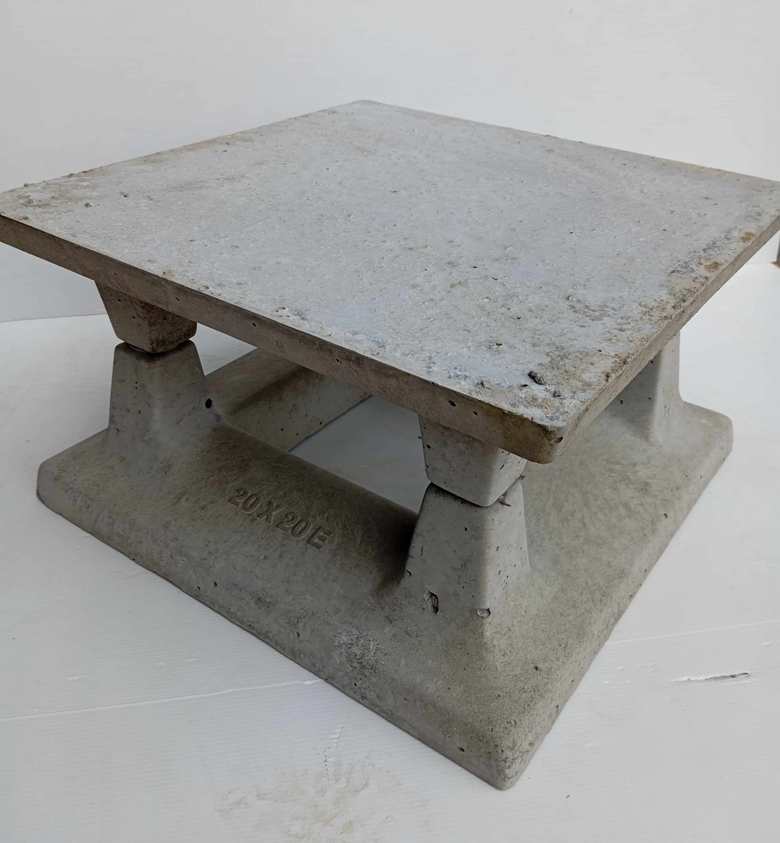 CHAPEAU BETON CHEMINE 20X20 COTE EXT.45X45