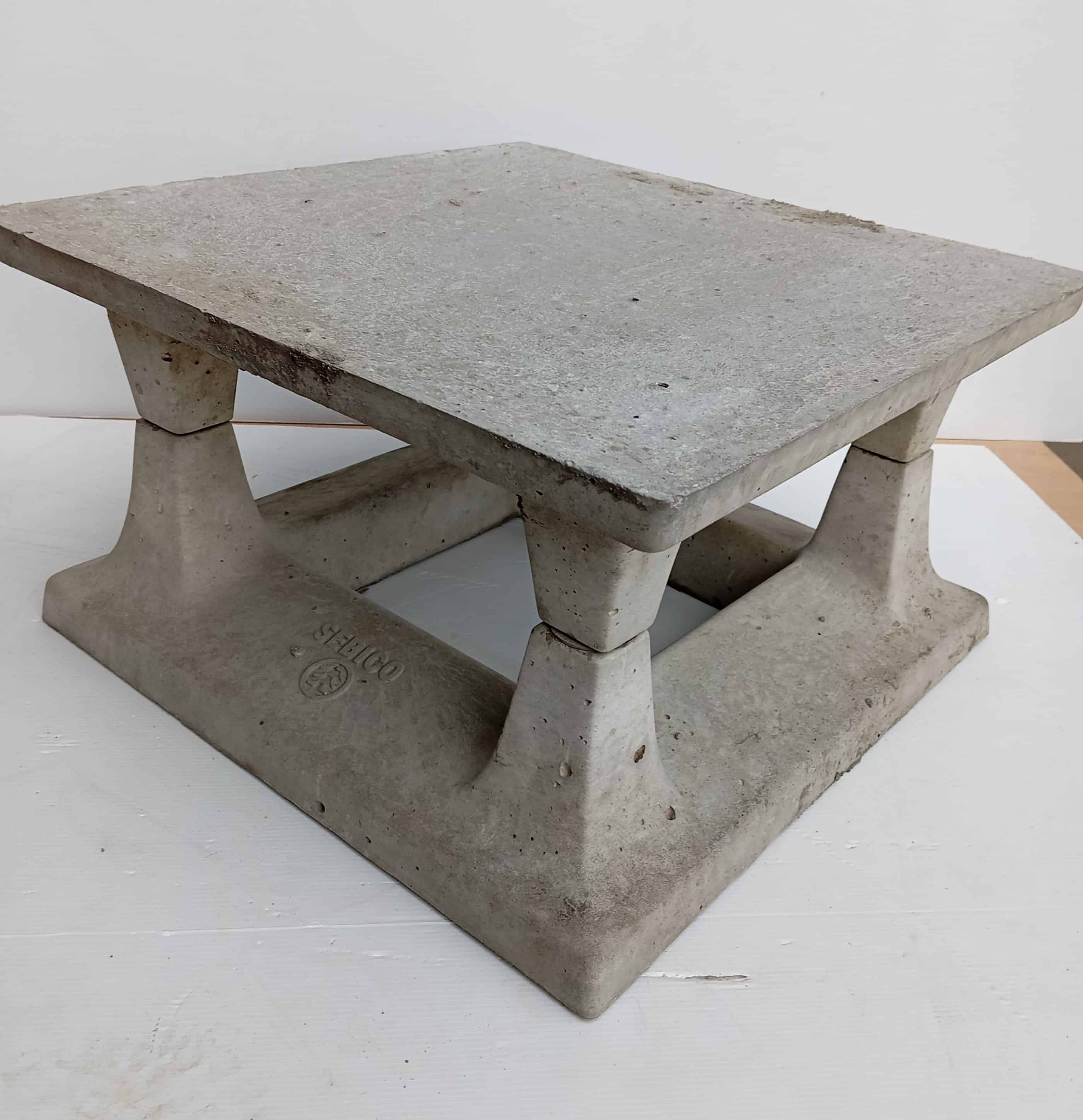 CHAPEAU BETON CHEMINE 25X25 COTE EXT. 50X50