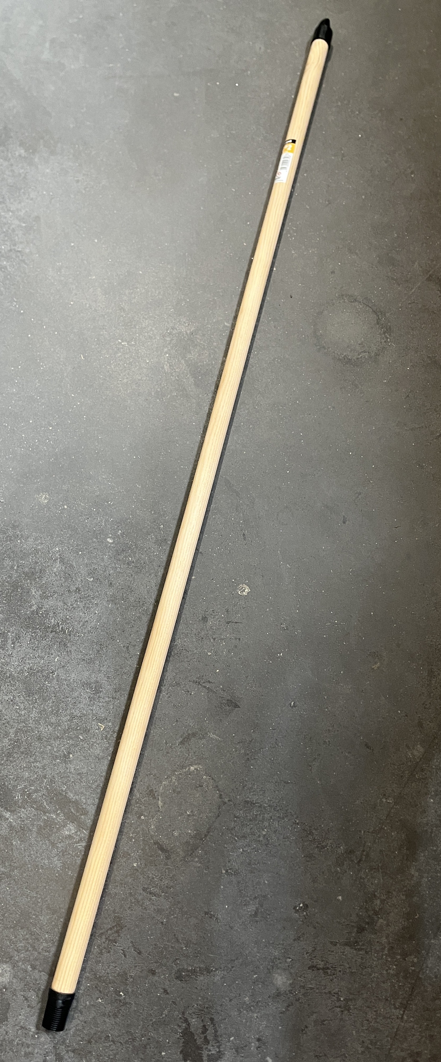 MANCHE DE BALAI BOIS 1m35 A VIS