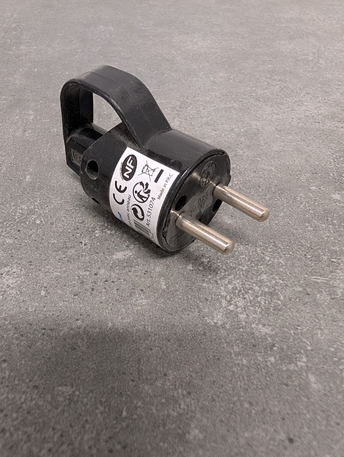 Fiche Male 2P+T 10/16A avec anneau Noir