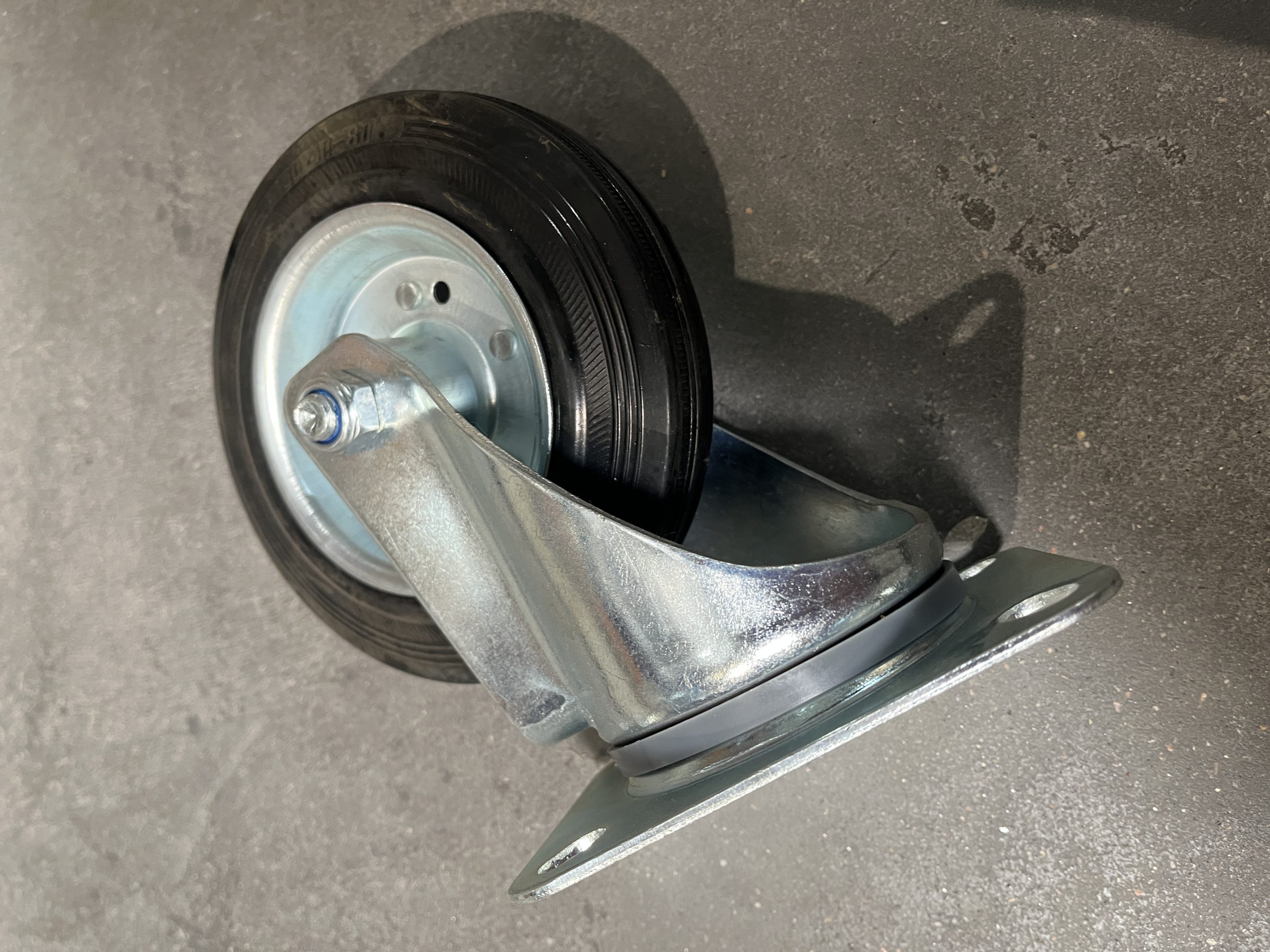 ROULETTE CAOUTCHOUC D160 PIVOTANTE