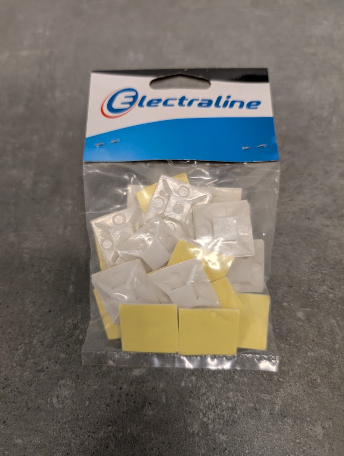 20 EMBASES AUTOCOLLANTES 30X30X8.7MM