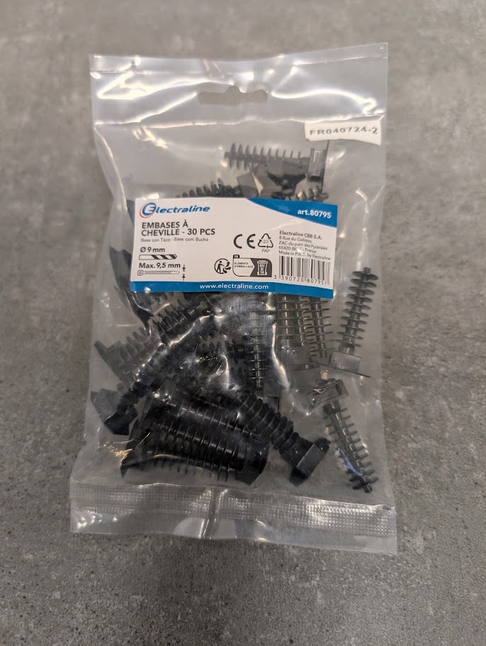 EMBASES  CHEVILLES  D9 PAR 30 PIECES