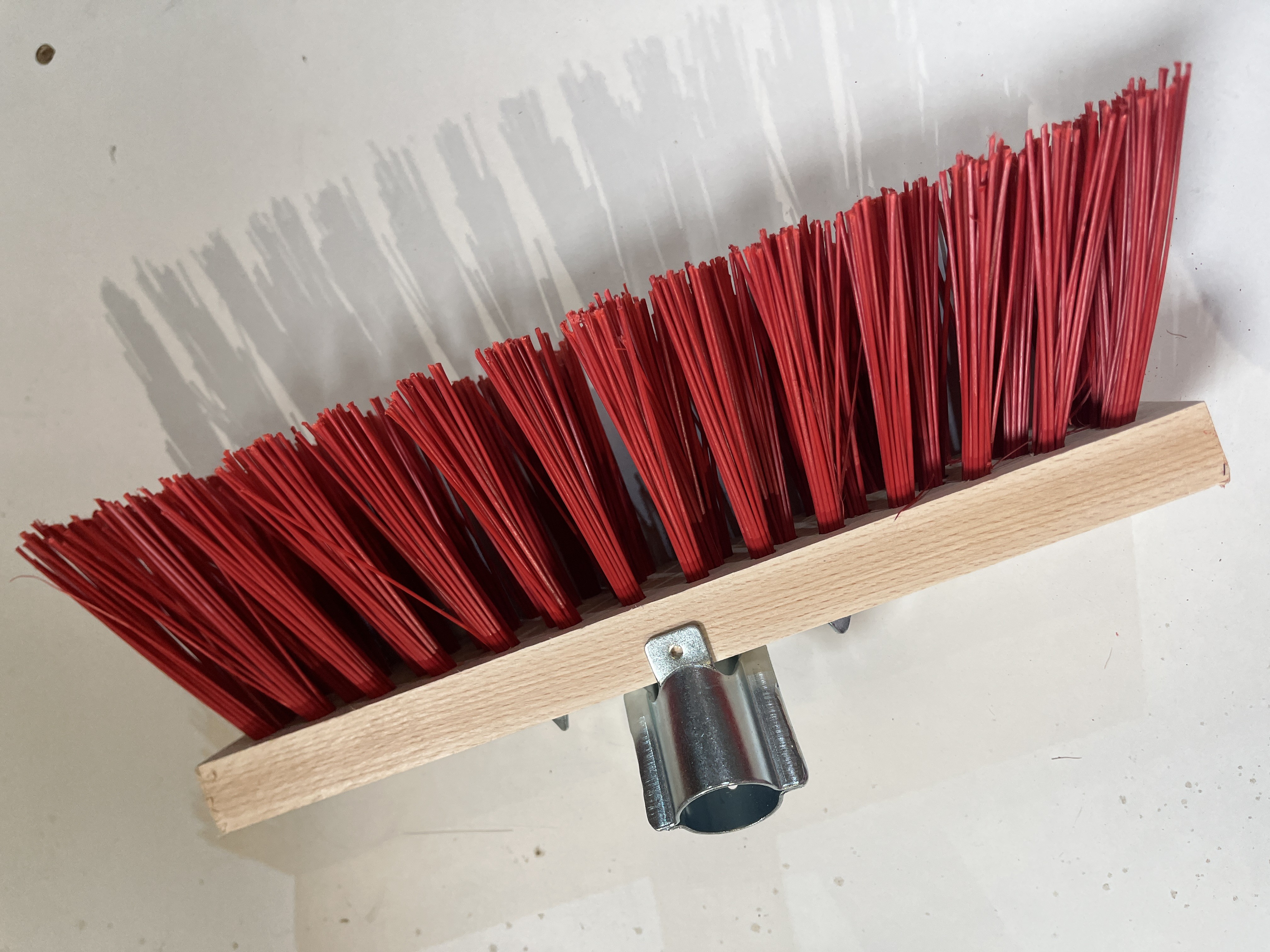 BALAI CANTONNIER PVC ROUGE 32CM