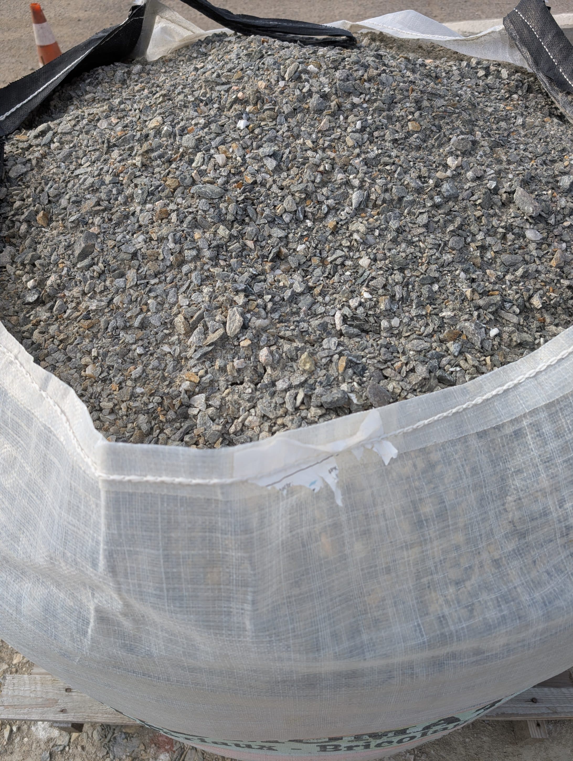 Petit BIG BAG de GRAVE 0/20 GRIS Environ 0.25 m3