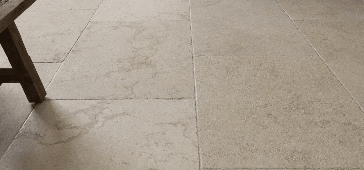 Dalles KEMET 40.6x61cm ép12mm Sablée brossée PIERRE NATURELLE