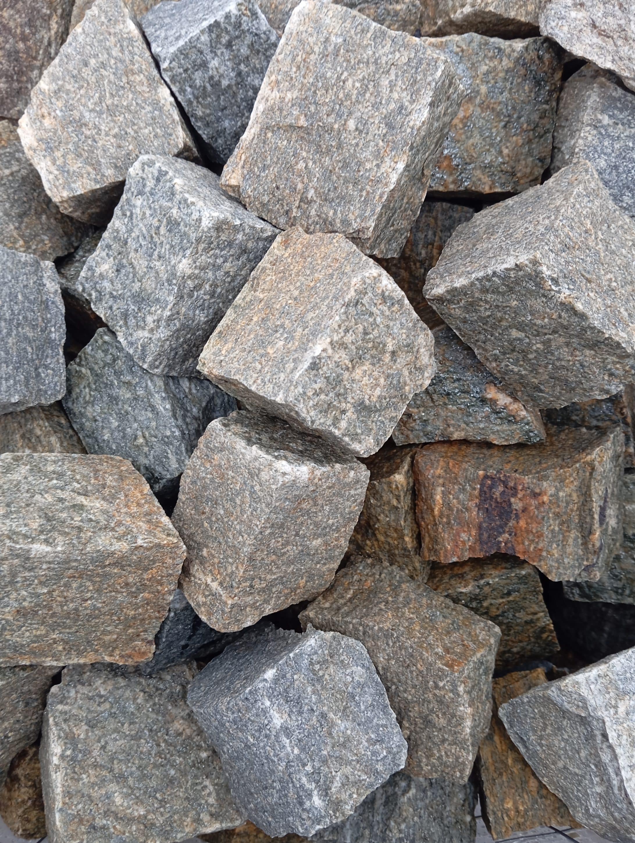 PAVE LUSERNE 6/8X6/8 cm Vendu en palette Env  12-13  m2