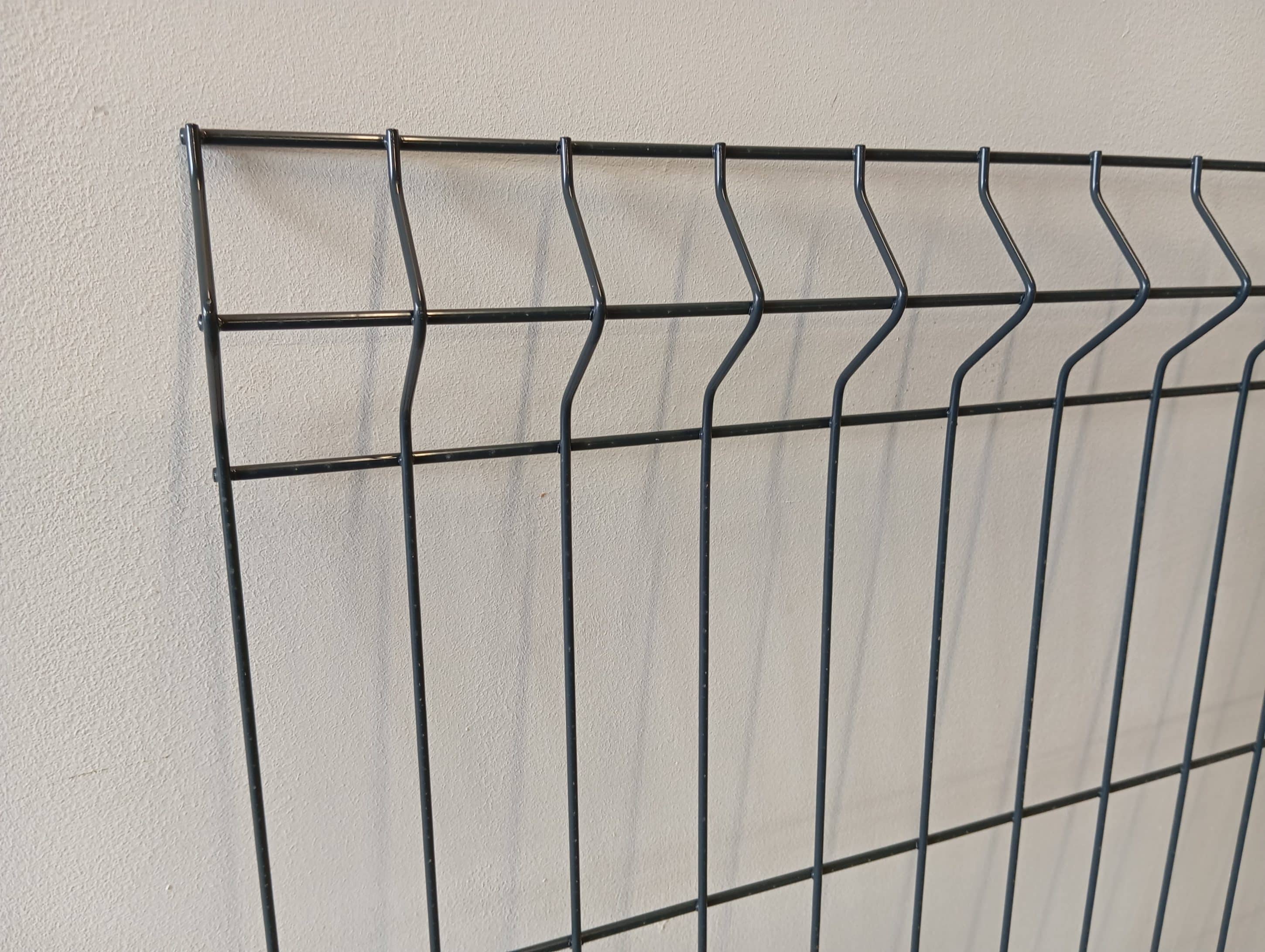 PANNEAU GRILLAGE GRIS 2500X1530mm FIL HORIZ 5MM V 4MM maille 200x55mm