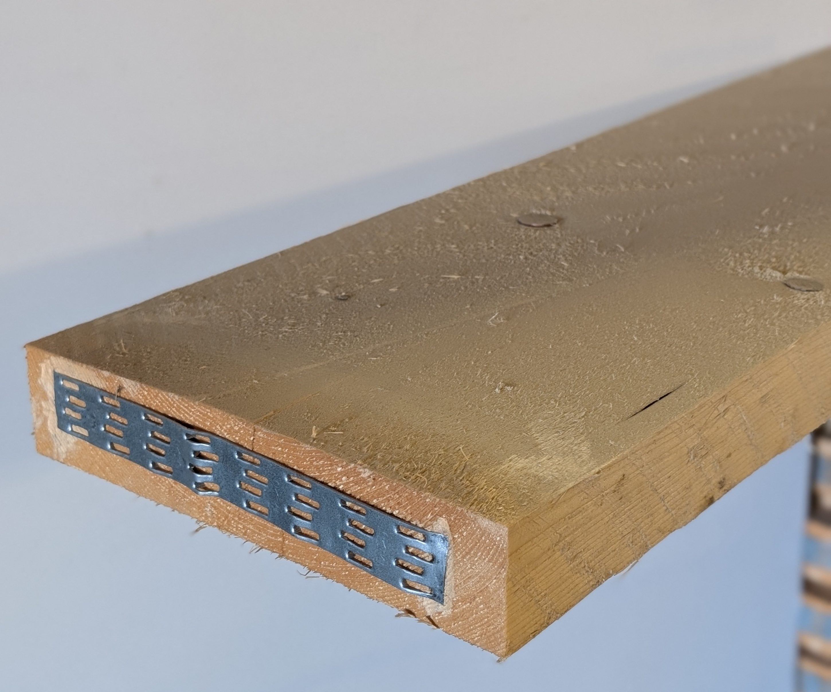 PLATEAU ECHAFAUDAGE 50X250mm 4ML TRAITE + FERRAGE EN BOUT