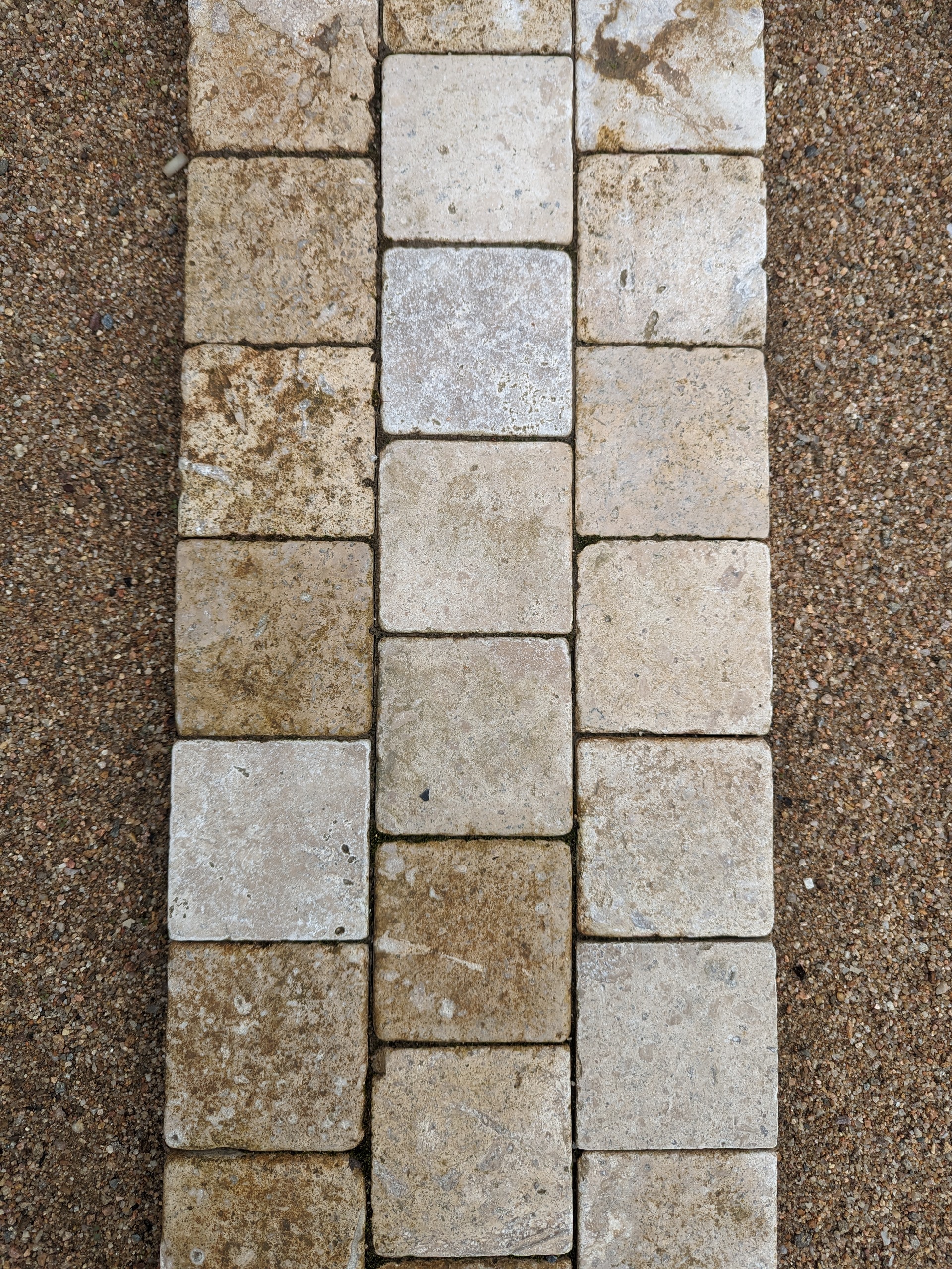 Pavés TRAVERTIN ep 30mm 10x10cm FINITION VIEILLIE