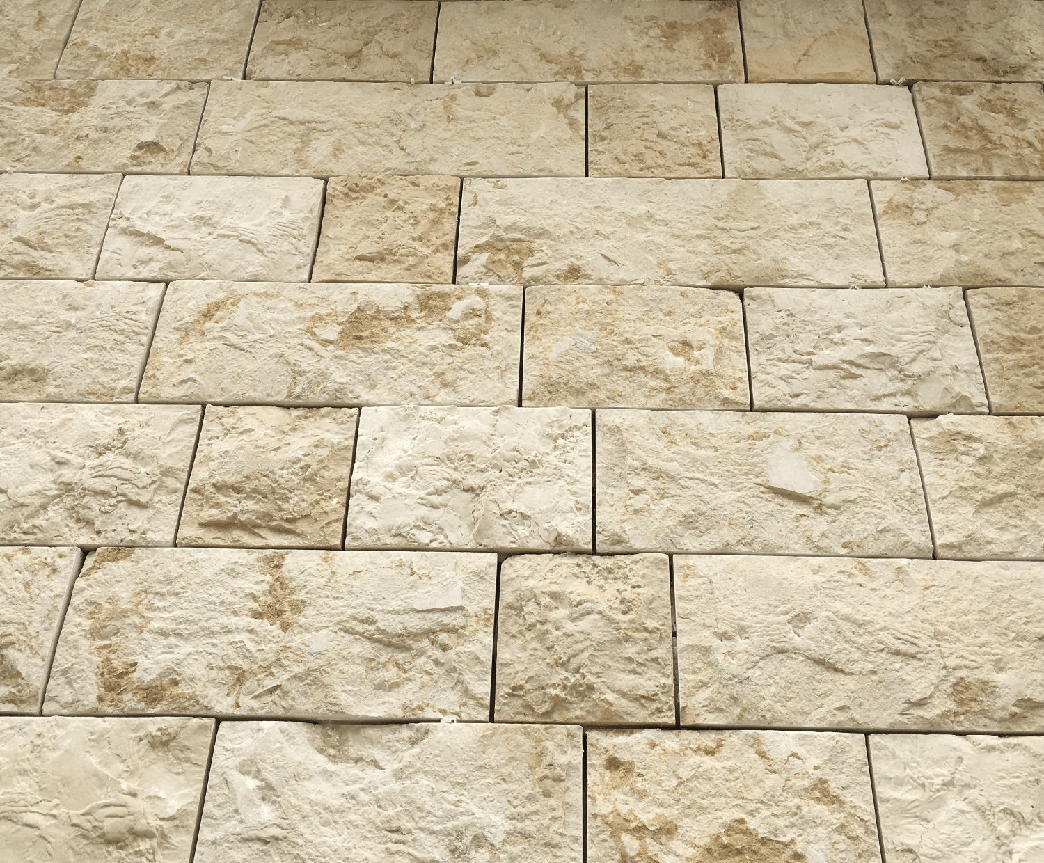 Parements KEMET face tailladée H 15 cm Ep 20-25mm 0.80ml/ligne