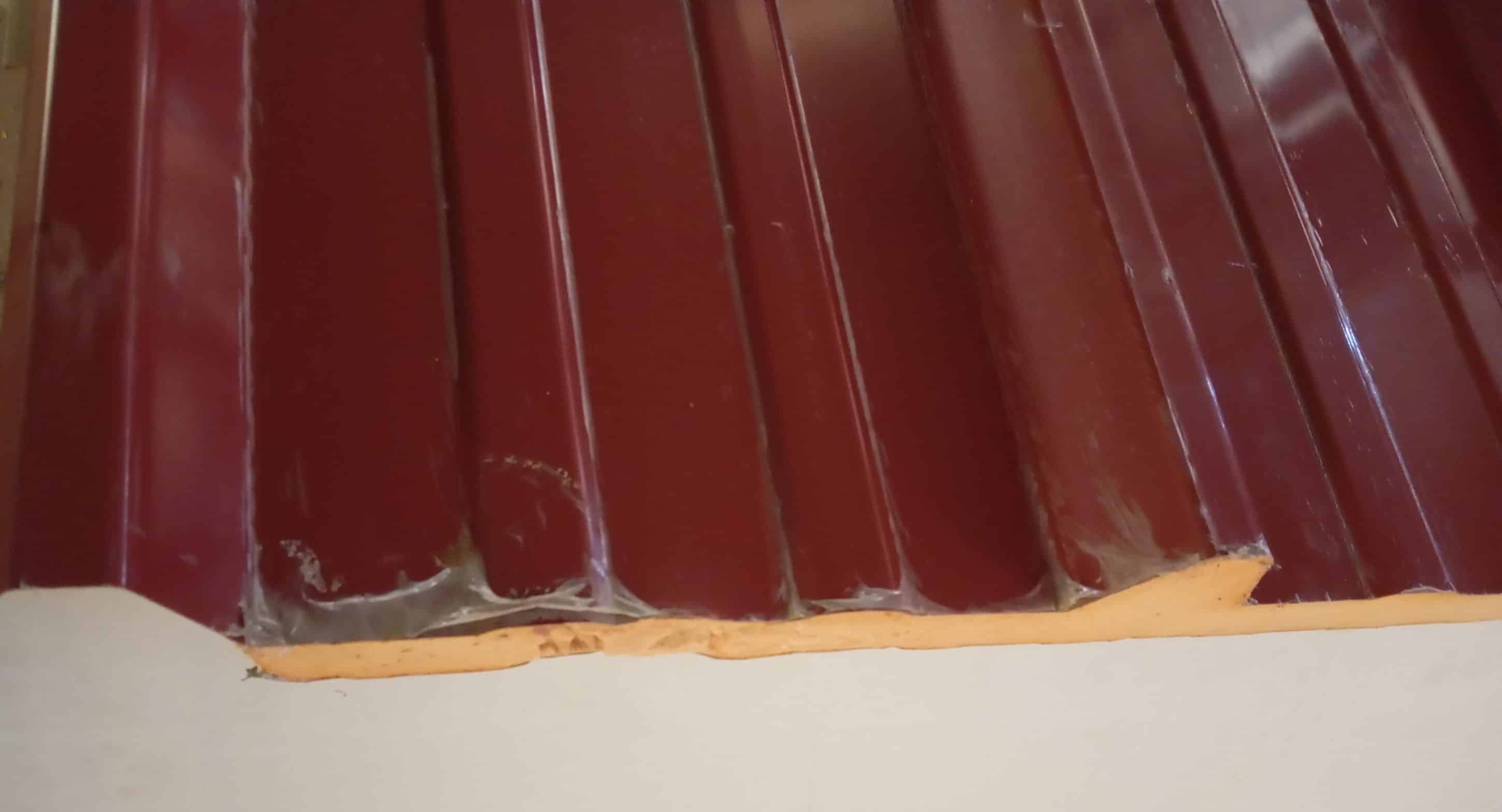 TOLE bac isolé EP 40MM 3M R=1.70 8012 EXT / 9002 INT demoussage 150mm