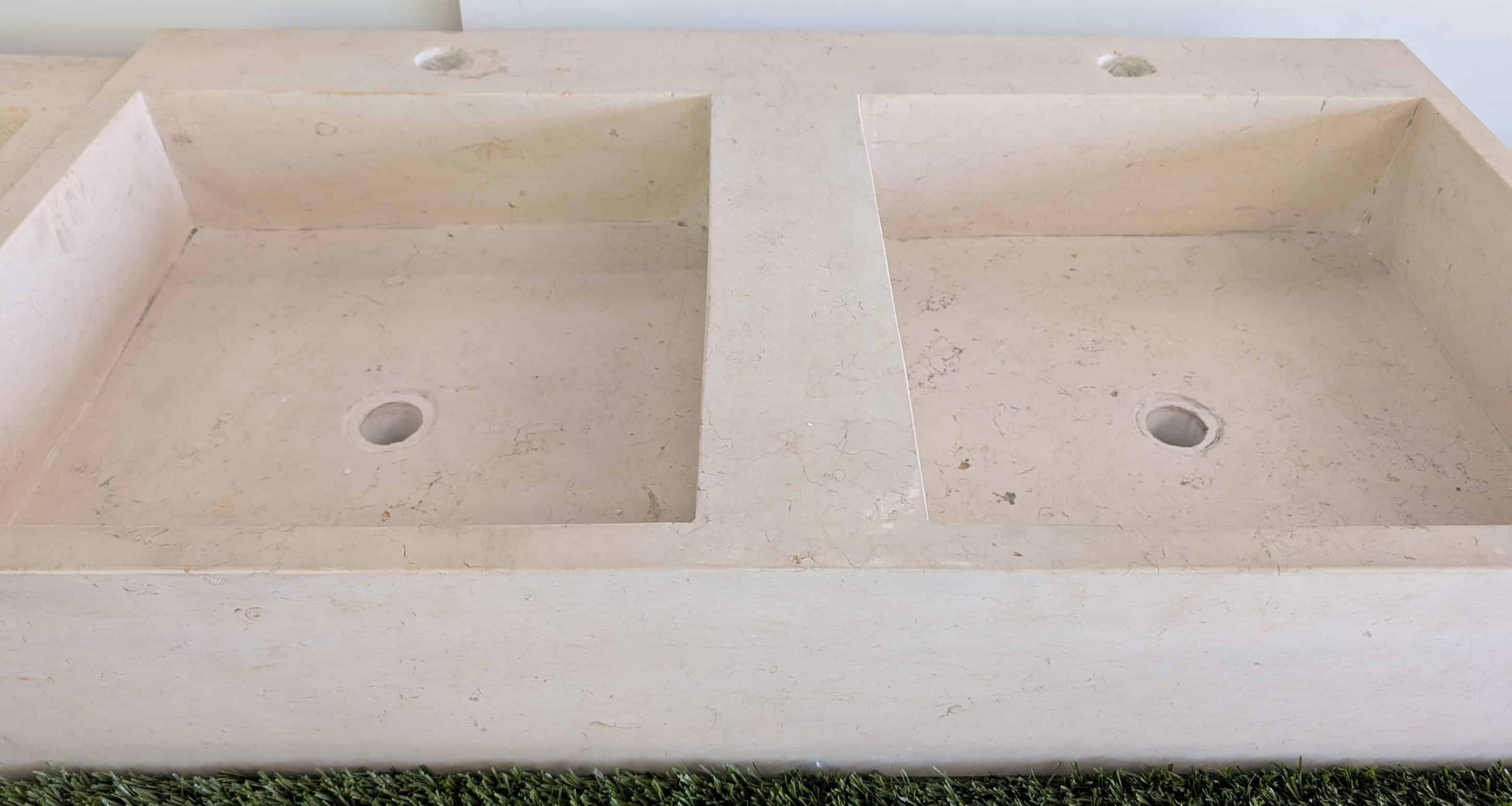 Vasque Marbre Galala 110x60x20 2 bacs , 2 sorties de robinets