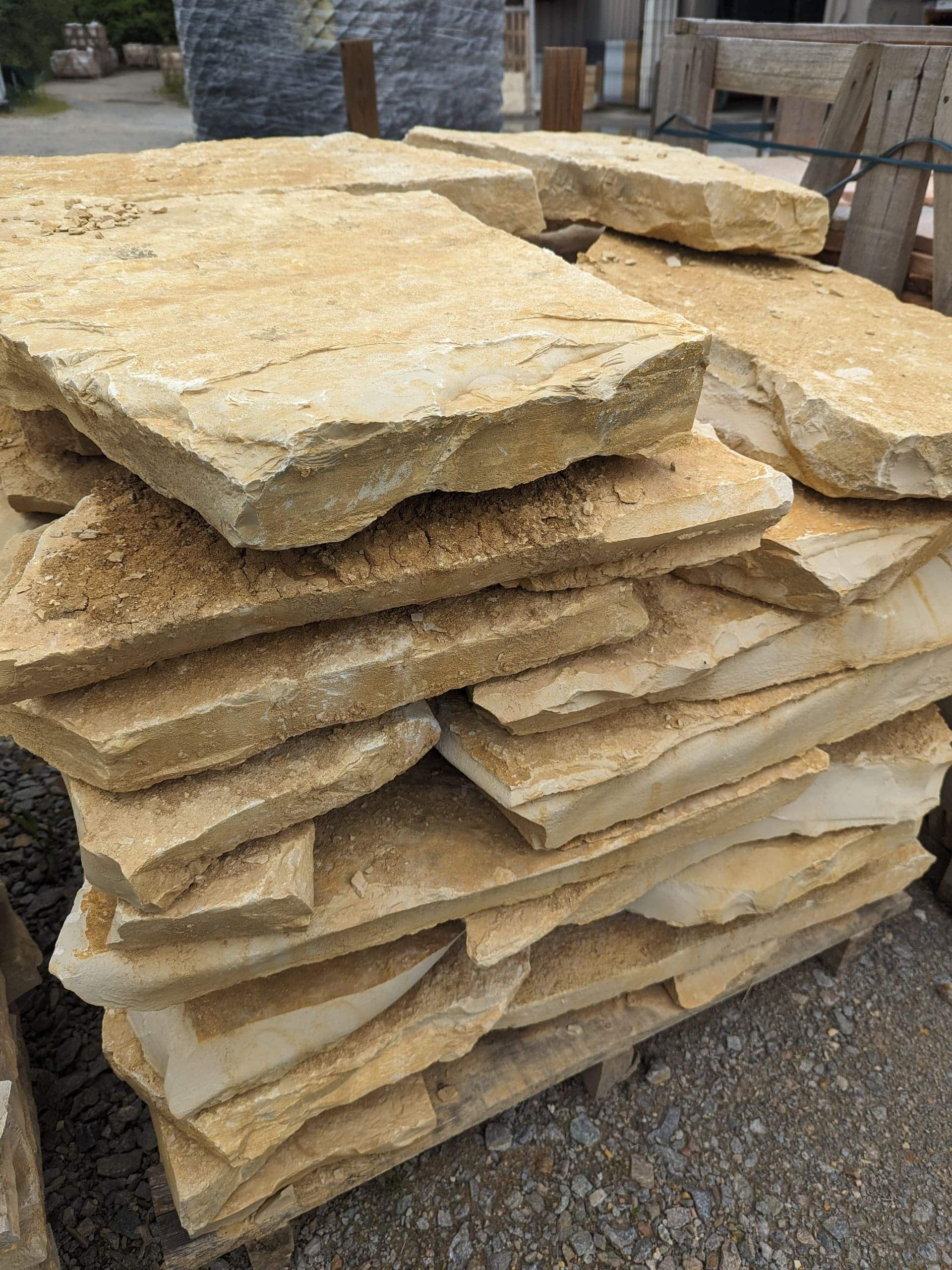 PAS JAPONNAIS PIERRE DE L YONNE !!!  Pierre  Gélive    PRIX par Couche