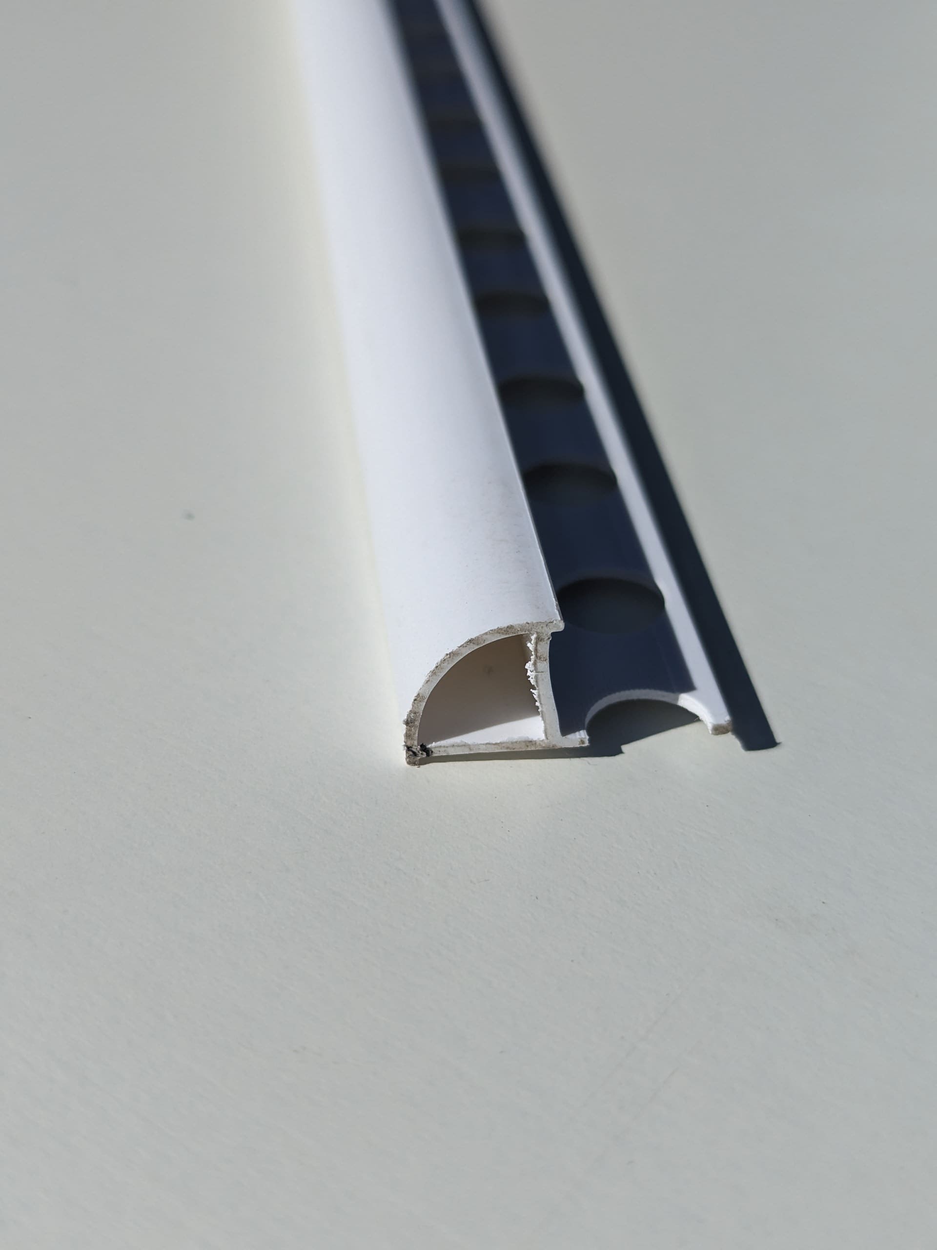 BAGUETTE CARRELAGE 1/4 ROND FERMÉ 10MM PVC BLANC 2.5M