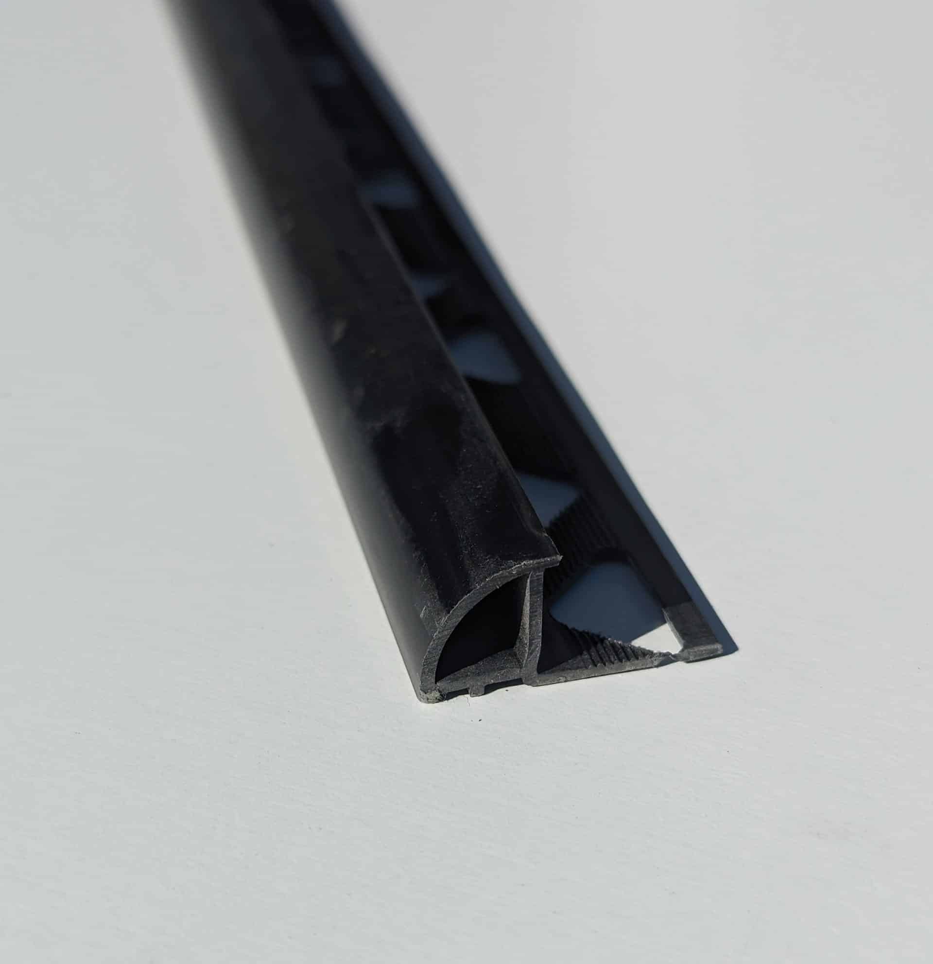 BAGUETTE CARRELAGE 1/4 ROND FERMÉ 10MM PVC NOIR 2.5M