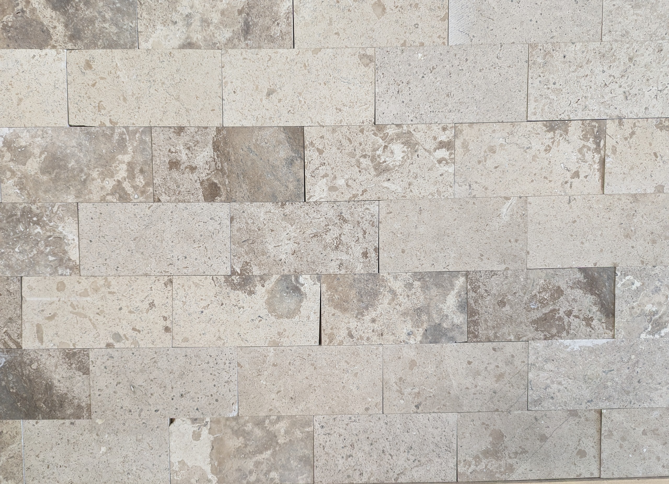 TRAVERTIN SELECTO  10x20cm ép 12mm REBOUCHES ADOUCIS/ PAQ.0.5M²